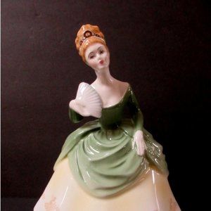 Royall Doulton porcelain figurine Soiree HN2312  7-1/2" tall Mint Condition